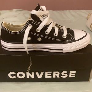 Black converse shoes